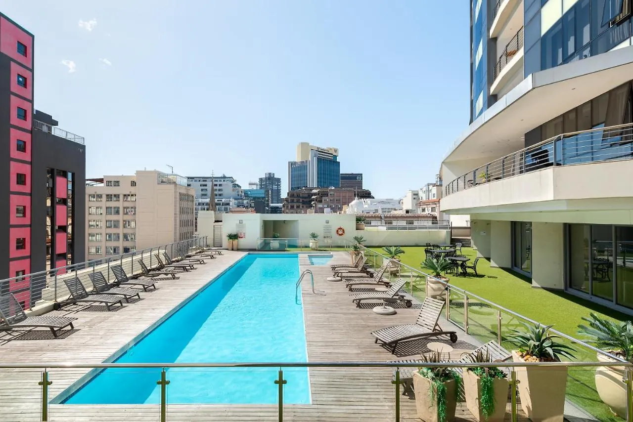 Beautiful Apartment With Pool, Parking And King Bed In Historic Cape Town City Centre