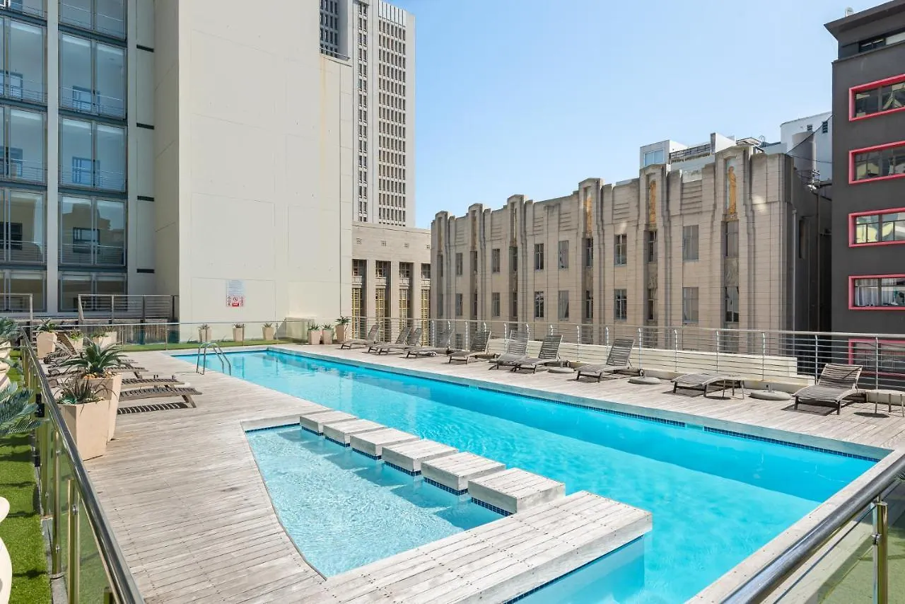 Beautiful Apartment With Pool, Parking And King Bed In Historic Cape Town City Centre