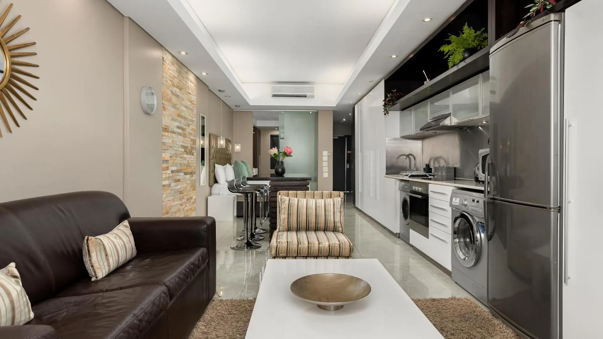 Beautiful Apartment With Pool, Parking And King Bed In Historic Cape Town City Centre