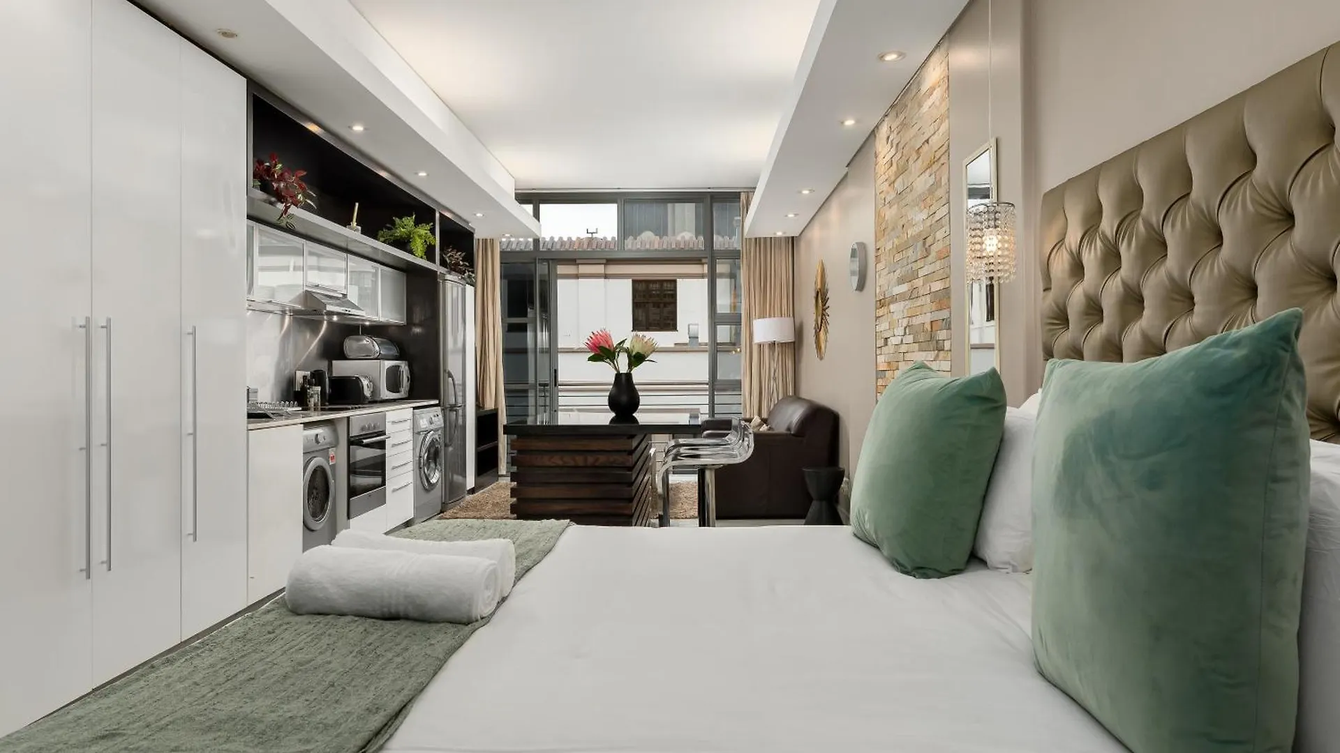 Beautiful Apartment With Pool, Parking And King Bed In Historic Cape Town City Centre South Africa