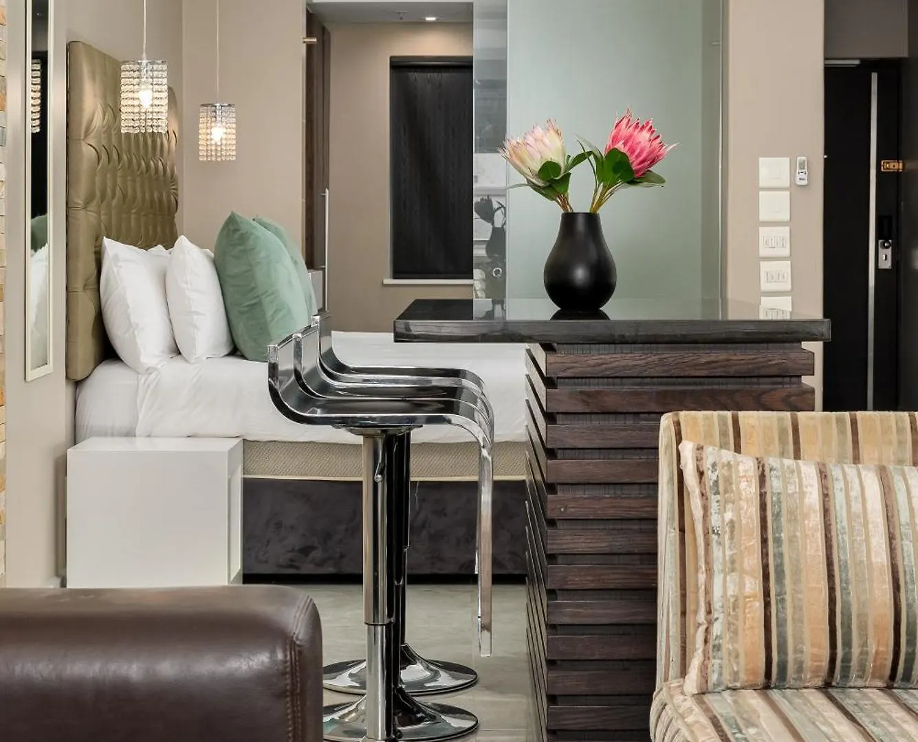 Beautiful Apartment With Pool, Parking And King Bed In Historic Cape Town City Centre South Africa